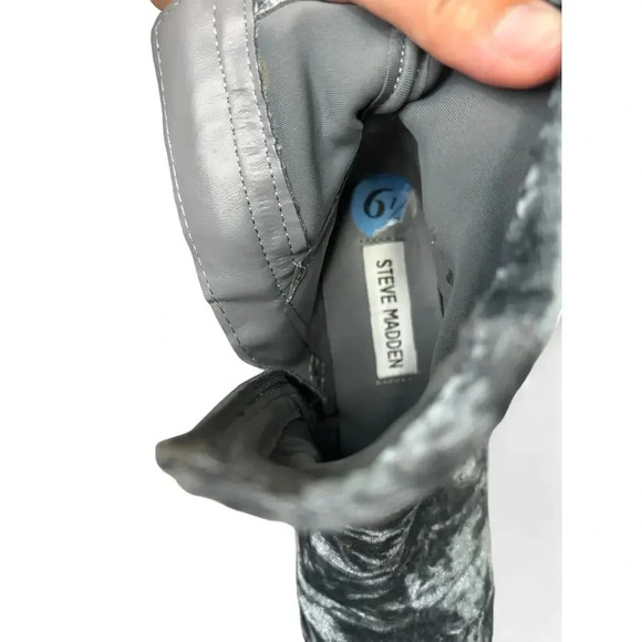 Steve Madden Ankle Booties Tight Velvet Blue Gray Size 6 1/2 Zip - Picture 9 of 11